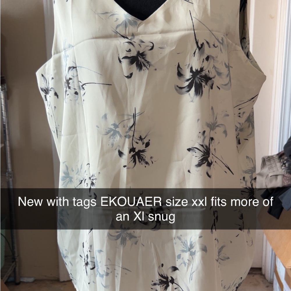 Ekouaer Women's Floral Blouse - Black and Cream